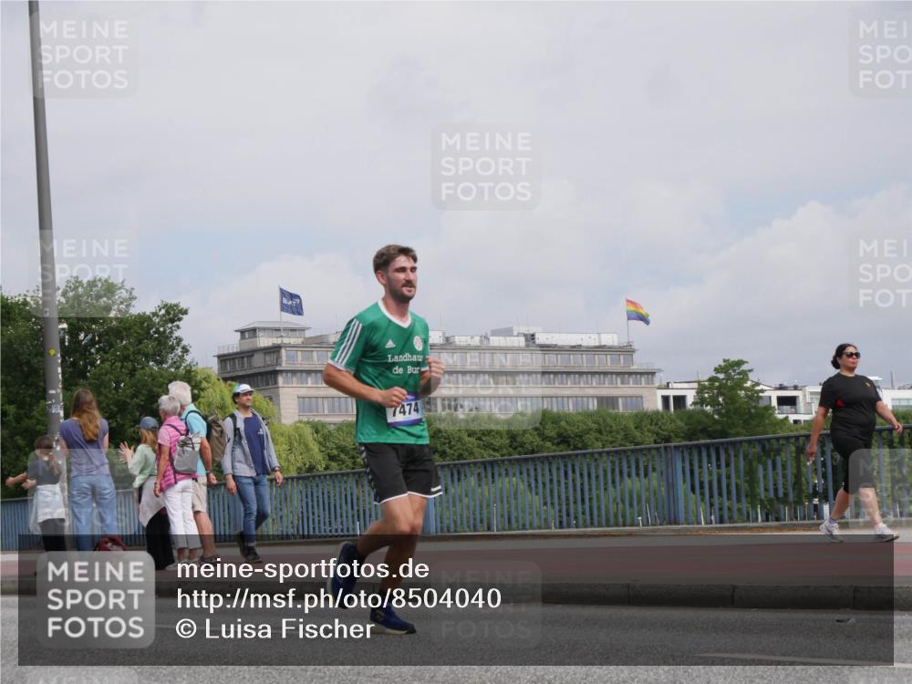 29.06.2025 - hella hamburg halbmarathon Luisa Fischer http://msf.ph/oto/8504040 29.06.2025 10:14:51 Kennedybrücke 7474, 1062, 1790, 3837, 6966, 7370, 7474, 9119, 9254 meine-sportfotos.de