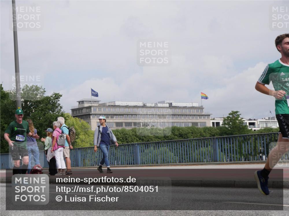 29.06.2025 - hella hamburg halbmarathon Luisa Fischer http://msf.ph/oto/8504051 29.06.2025 10:14:52 Kennedybrücke 7370, 1062, 1790, 3746, 3837, 6966, 7370, 7474, 9119, 9254 meine-sportfotos.de