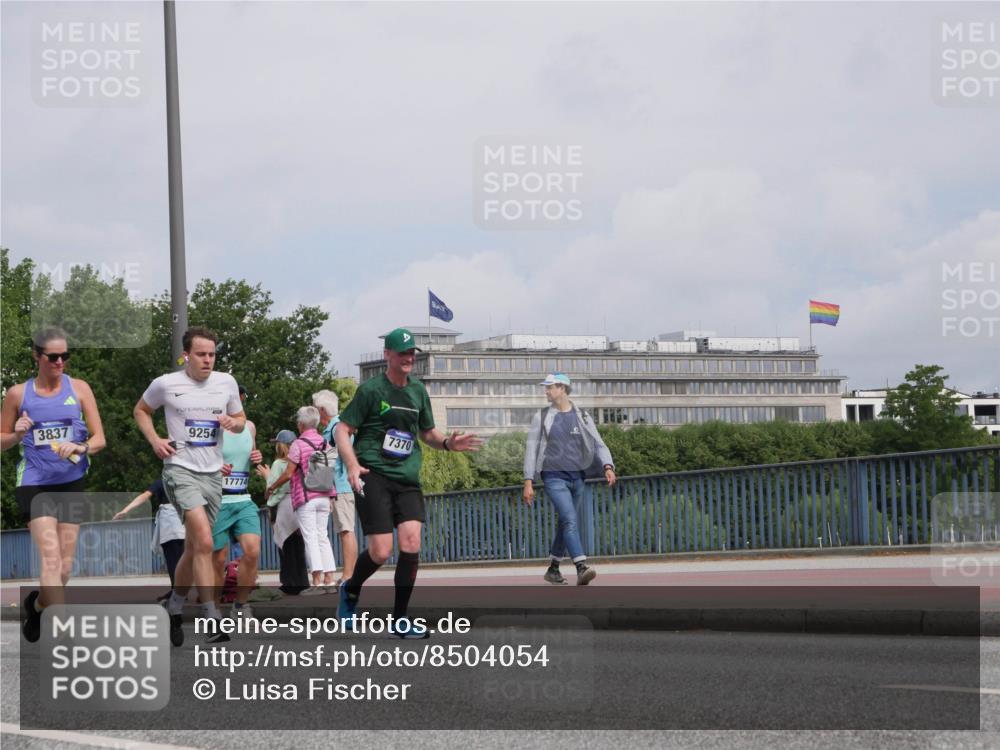 29.06.2025 - hella hamburg halbmarathon Luisa Fischer http://msf.ph/oto/8504054 29.06.2025 10:14:53 Kennedybrücke 3837, 9254, 17774, 7370, 1062, 1790, 3746, 3837, 6966, 7370, 7474, 9119, 9254 meine-sportfotos.de