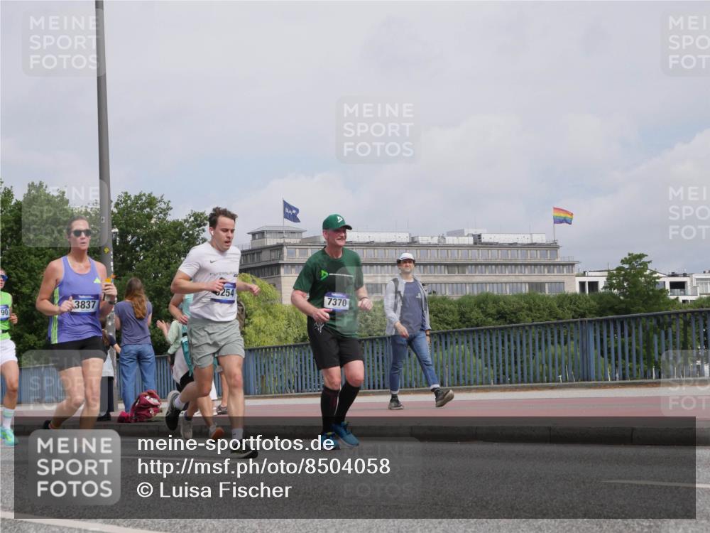 29.06.2025 - hella hamburg halbmarathon Luisa Fischer http://msf.ph/oto/8504058 29.06.2025 10:14:54 Kennedybrücke 90, 3837, 254, 7370, 1790, 3746, 3837, 6966, 7370, 7474, 9119, 9254, 9405 meine-sportfotos.de