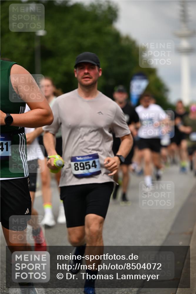 29.06.2025 - hella hamburg halbmarathon Dr. Thomas Lammeyer http://msf.ph/oto/8504072 29.06.2025 10:26:25 Kennedybrücke 1269, 1294, 1419, 1598, 1963, 2009, 2063, 2172, 2351, 2919, 3108, 3172, 3458, 3735, 3768, 3910, 3946, 4113, 4114, 4375, 4376, 4556, 4829, 5079, 6030, 6303, 6307, 6676, 6805, 6849, 6977, 7097, 7162, 7375, 7612, 7794, 8431, 8511, 8884, 8954, 9204, 9327, 9516, 9788, 9807, 10167, 10241, 10663, 10710, 10902, 10961, 11046 meine-sportfotos.de