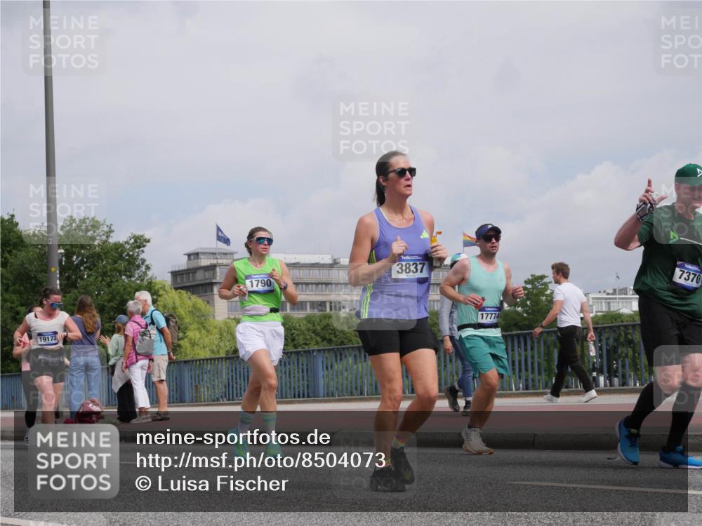 29.06.2025 - hella hamburg halbmarathon Luisa Fischer http://msf.ph/oto/8504073 29.06.2025 10:14:56 Kennedybrücke 19172, 1790, 3837, 17774, 7370, 1790, 3746, 3837, 4499, 6966, 7370, 9119, 9254, 9405 meine-sportfotos.de