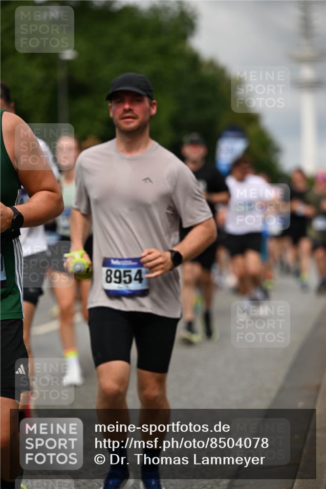 29.06.2025 - hella hamburg halbmarathon Dr. Thomas Lammeyer http://msf.ph/oto/8504078 29.06.2025 10:26:25 Kennedybrücke 1269, 1294, 1419, 1598, 1963, 2009, 2063, 2172, 2351, 2919, 3108, 3172, 3458, 3735, 3768, 3910, 3946, 4113, 4114, 4375, 4376, 4556, 4829, 5079, 6030, 6303, 6307, 6676, 6805, 6849, 6977, 7097, 7162, 7375, 7612, 7794, 8431, 8511, 8884, 8954, 9204, 9327, 9516, 9788, 9807, 10167, 10241, 10663, 10710, 10902, 10961, 11046 meine-sportfotos.de