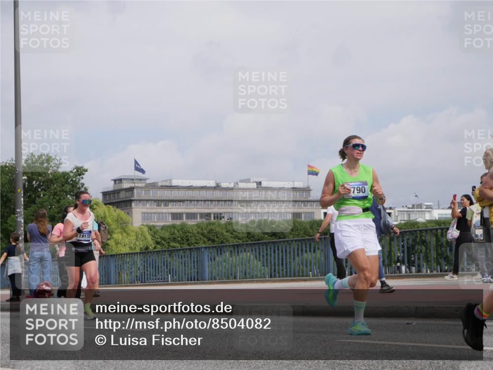 29.06.2025 - hella hamburg halbmarathon Luisa Fischer http://msf.ph/oto/8504082 29.06.2025 10:14:57 Kennedybrücke 19172, 790, 1790, 3746, 3837, 4499, 6966, 7370, 9119, 9253, 9254, 9405 meine-sportfotos.de