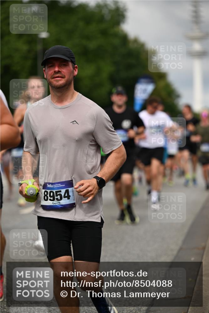 29.06.2025 - hella hamburg halbmarathon Dr. Thomas Lammeyer http://msf.ph/oto/8504088 29.06.2025 10:26:25 Kennedybrücke 1269, 1294, 1419, 1598, 1963, 2009, 2063, 2172, 2351, 2919, 3108, 3172, 3458, 3735, 3768, 3910, 3946, 4113, 4114, 4375, 4376, 4556, 4829, 5079, 6030, 6303, 6307, 6676, 6805, 6849, 6977, 7097, 7162, 7375, 7612, 7794, 8431, 8511, 8884, 8954, 9204, 9327, 9516, 9788, 9807, 10167, 10241, 10663, 10710, 10902, 10961, 11046 meine-sportfotos.de