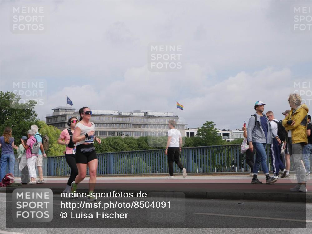 29.06.2025 - hella hamburg halbmarathon Luisa Fischer http://msf.ph/oto/8504091 29.06.2025 10:14:57 Kennedybrücke 19172, 1790, 3746, 3837, 4499, 6966, 7370, 9119, 9253, 9254, 9405 meine-sportfotos.de