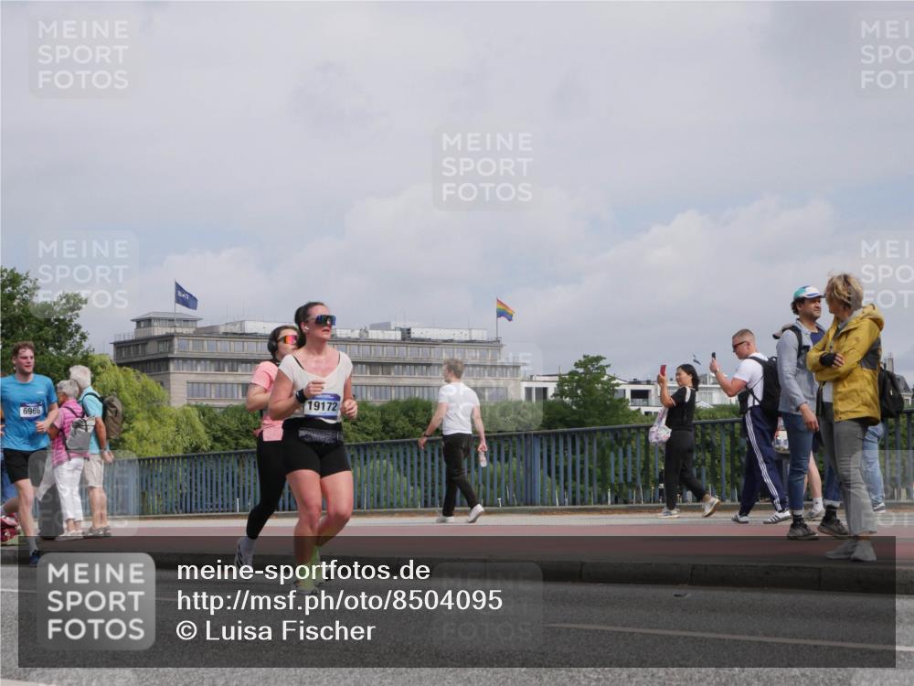 29.06.2025 - hella hamburg halbmarathon Luisa Fischer http://msf.ph/oto/8504095 29.06.2025 10:14:58 Kennedybrücke 6966, 19172, 1790, 3746, 3837, 4499, 6966, 7370, 9119, 9253, 9254, 9405 meine-sportfotos.de
