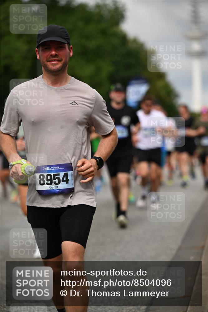 29.06.2025 - hella hamburg halbmarathon Dr. Thomas Lammeyer http://msf.ph/oto/8504096 29.06.2025 10:26:25 Kennedybrücke 1269, 1294, 1419, 1598, 1963, 2009, 2063, 2172, 2351, 2919, 3108, 3172, 3458, 3735, 3768, 3910, 3946, 4113, 4114, 4375, 4376, 4556, 4829, 5079, 6030, 6303, 6307, 6676, 6805, 6849, 6977, 7097, 7162, 7375, 7612, 7794, 8431, 8511, 8884, 8954, 9204, 9327, 9516, 9788, 9807, 10167, 10241, 10663, 10710, 10902, 10961, 11046 meine-sportfotos.de