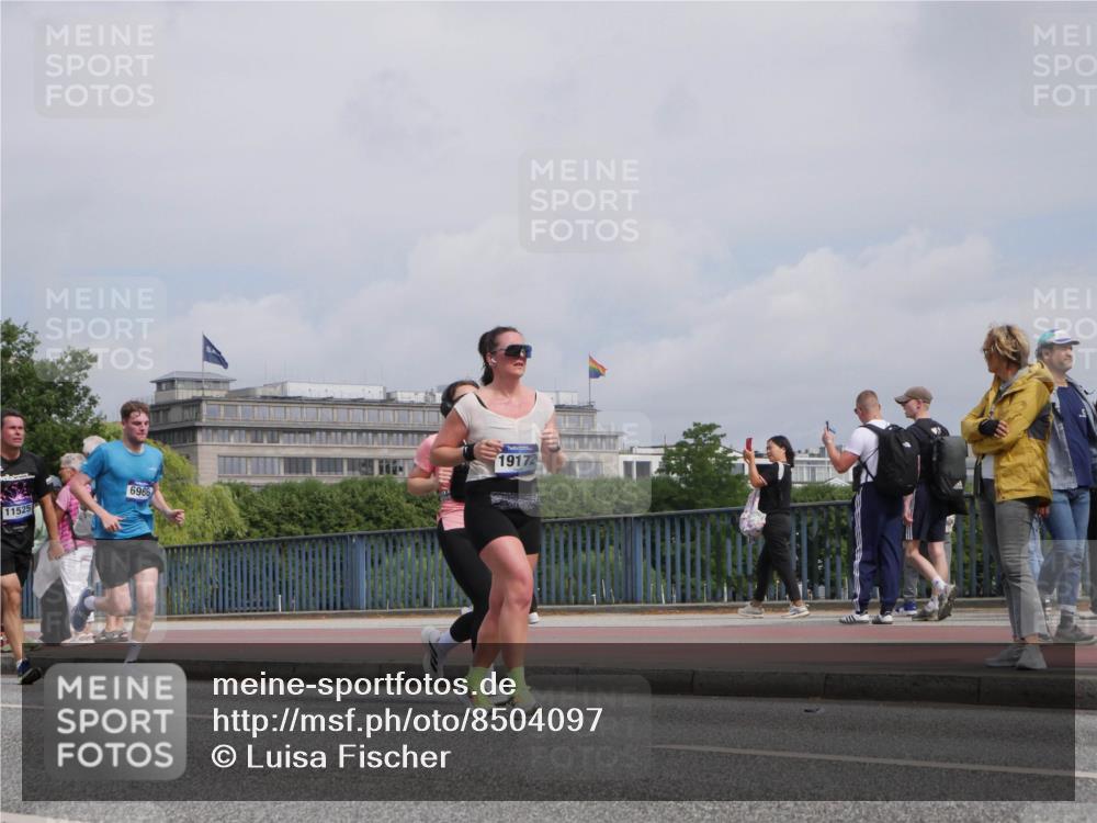 29.06.2025 - hella hamburg halbmarathon Luisa Fischer http://msf.ph/oto/8504097 29.06.2025 10:14:58 Kennedybrücke 11525, 6966, 19172, 1790, 3746, 3837, 4499, 6966, 7370, 9119, 9253, 9254, 9405 meine-sportfotos.de