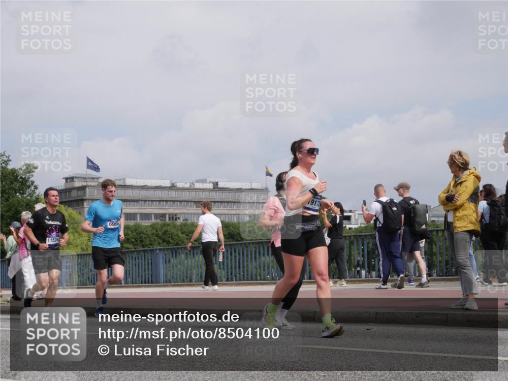 29.06.2025 - hella hamburg halbmarathon Luisa Fischer http://msf.ph/oto/8504100 29.06.2025 10:14:59 Kennedybrücke 11525, 6966, 19172, 1790, 3746, 3837, 4499, 6966, 7370, 9119, 9253, 9405 meine-sportfotos.de