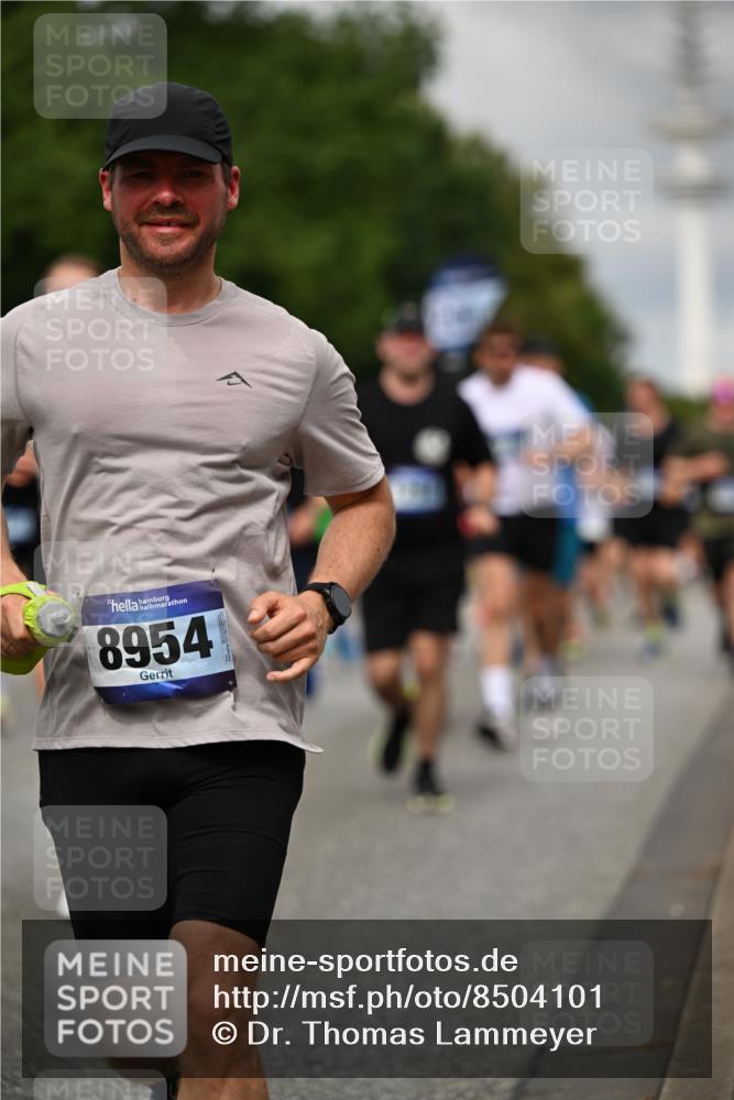 29.06.2025 - hella hamburg halbmarathon Dr. Thomas Lammeyer http://msf.ph/oto/8504101 29.06.2025 10:26:25 Kennedybrücke 1269, 1294, 1419, 1598, 1963, 2009, 2063, 2172, 2351, 2919, 3108, 3172, 3458, 3735, 3768, 3910, 3946, 4113, 4114, 4375, 4376, 4556, 4829, 5079, 6030, 6303, 6307, 6676, 6805, 6849, 6977, 7097, 7162, 7375, 7612, 7794, 8431, 8511, 8884, 8954, 9204, 9327, 9516, 9788, 9807, 10167, 10241, 10663, 10710, 10902, 10961, 11046 meine-sportfotos.de