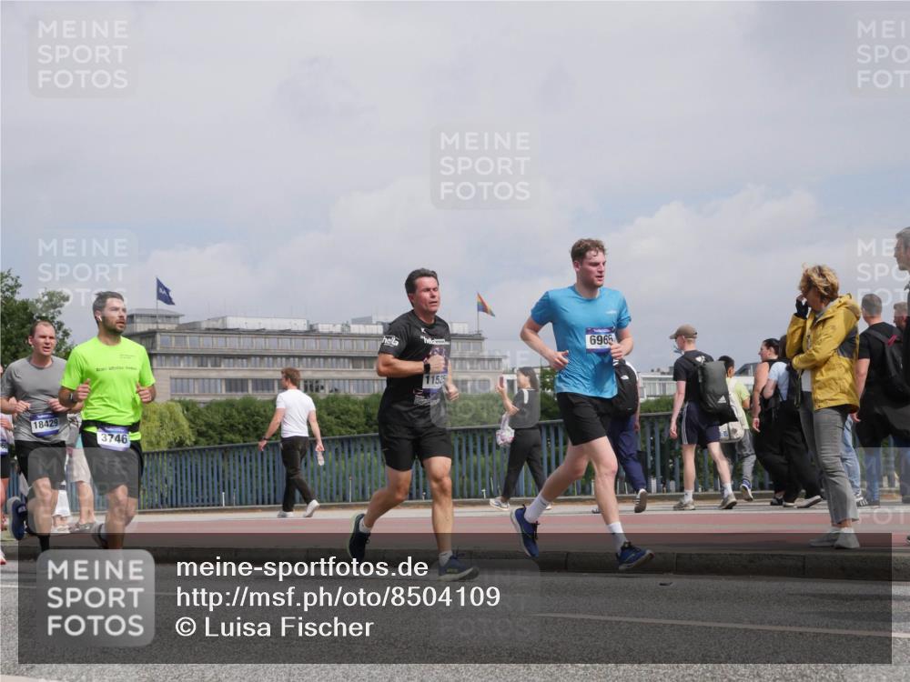 29.06.2025 - hella hamburg halbmarathon Luisa Fischer http://msf.ph/oto/8504109 29.06.2025 10:15:00 Kennedybrücke 11525, 6966, 18429, 3746, 1790, 3746, 4499, 6966, 8207, 9119, 9253, 9405 meine-sportfotos.de