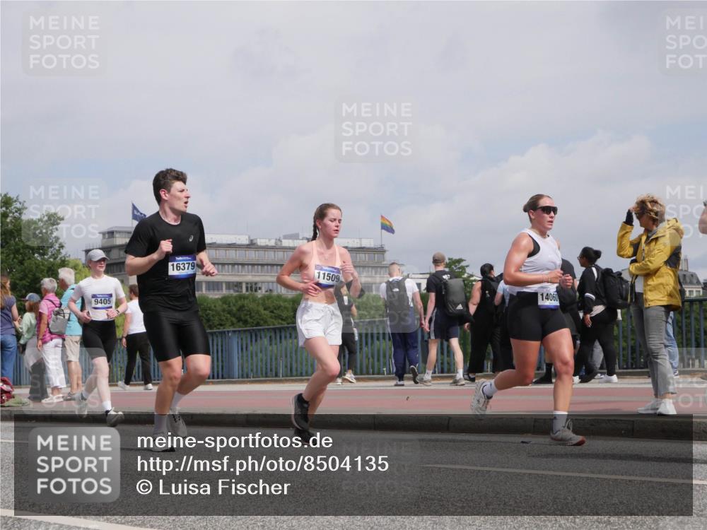 29.06.2025 - hella hamburg halbmarathon Luisa Fischer http://msf.ph/oto/8504135 29.06.2025 10:15:03 Kennedybrücke 9405, 16379, 11509, 14060, 3746, 4499, 6966, 8206, 8207, 9119, 9253, 9405 meine-sportfotos.de