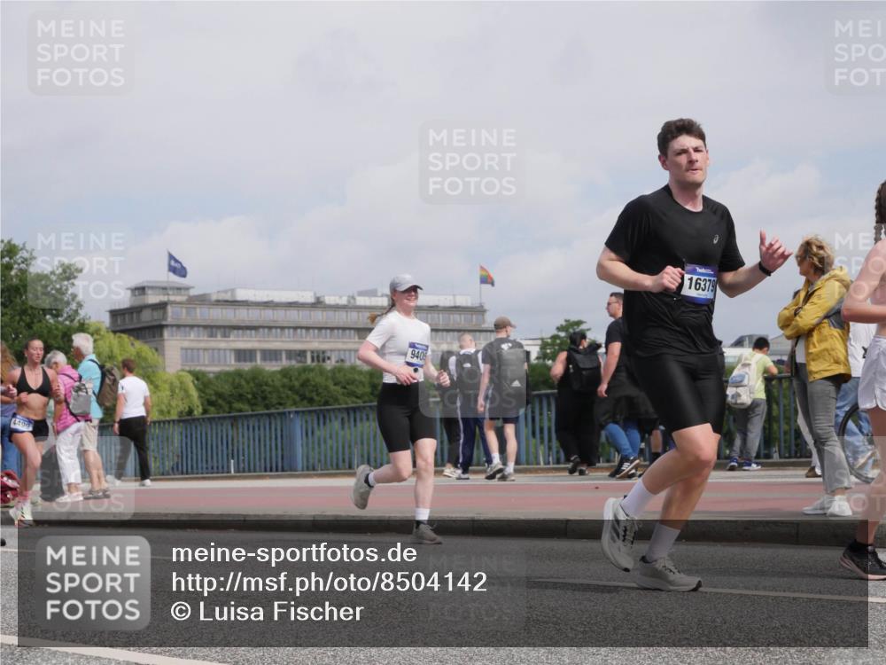 29.06.2025 - hella hamburg halbmarathon Luisa Fischer http://msf.ph/oto/8504142 29.06.2025 10:15:04 Kennedybrücke 4499, 9405, 16379, 3746, 4499, 6966, 8206, 8207, 9119, 9253, 9405 meine-sportfotos.de