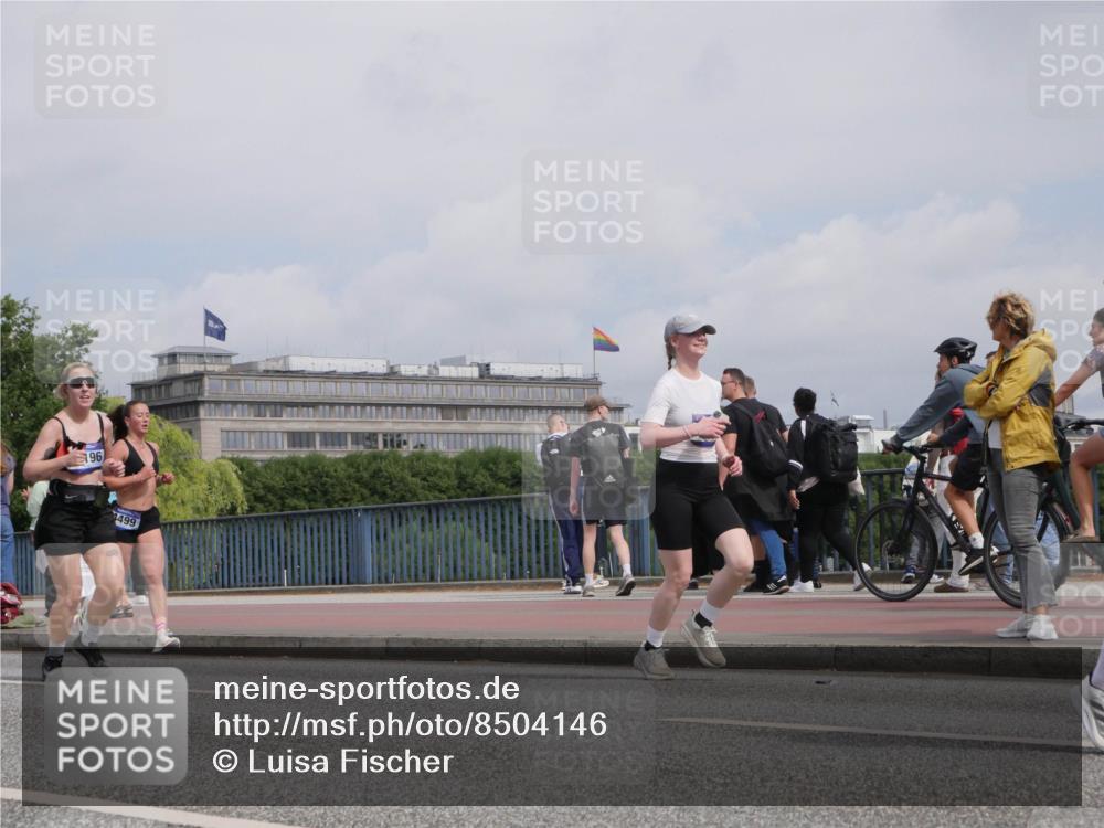 29.06.2025 - hella hamburg halbmarathon Luisa Fischer http://msf.ph/oto/8504146 29.06.2025 10:15:05 Kennedybrücke 196, 1499, 3746, 4499, 6871, 8206, 8207, 9253, 9405 meine-sportfotos.de