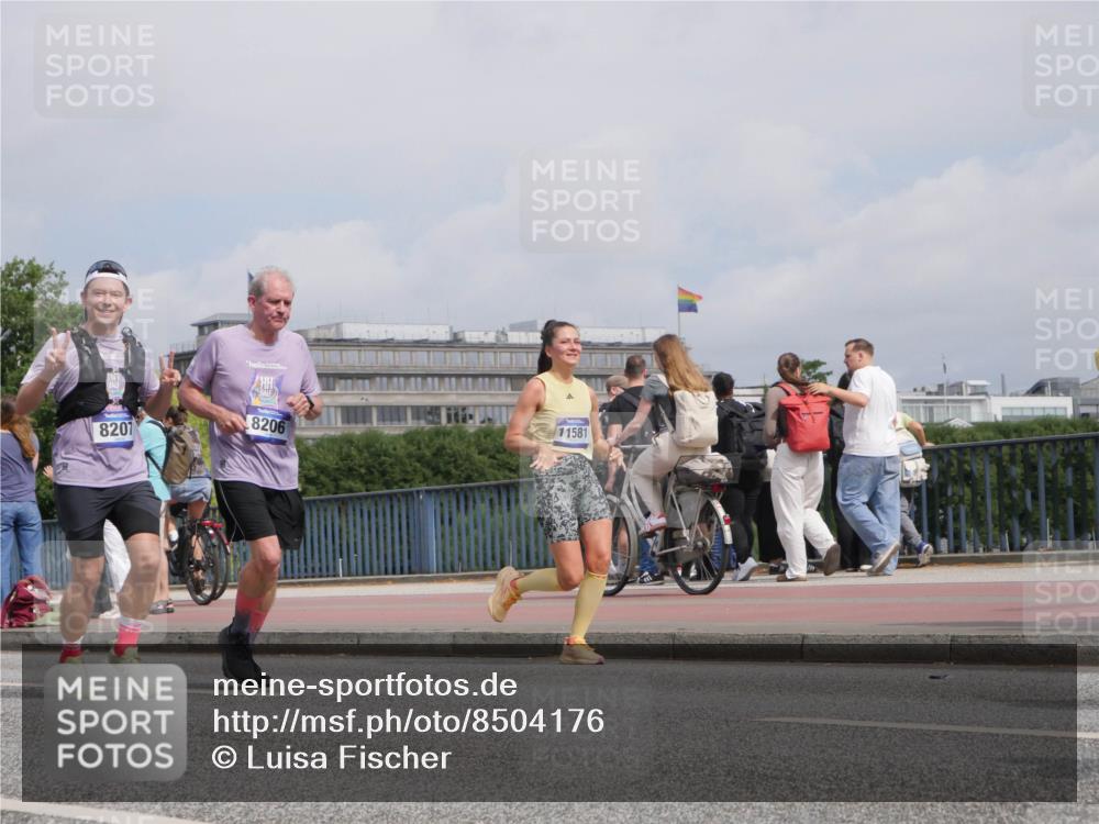 29.06.2025 - hella hamburg halbmarathon Luisa Fischer http://msf.ph/oto/8504176 29.06.2025 10:15:08 Kennedybrücke 8207, 8206, 11581, 1249, 1850, 3182, 3248, 3262, 4453, 4499, 5176, 6822, 6871, 8206, 8207, 9253 meine-sportfotos.de