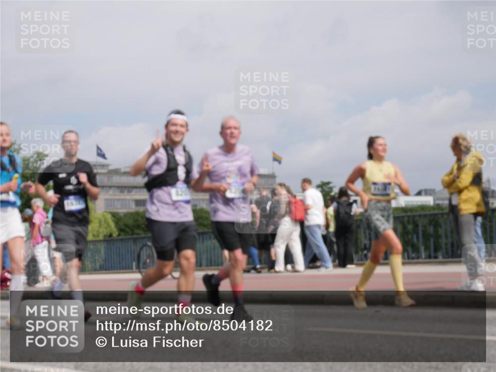 29.06.2025 - hella hamburg halbmarathon Luisa Fischer http://msf.ph/oto/8504182 29.06.2025 10:15:09 Kennedybrücke 1249, 1850, 1851, 3182, 3248, 3262, 4453, 4499, 5166, 5176, 6822, 6871, 8206, 8207, 9253 meine-sportfotos.de