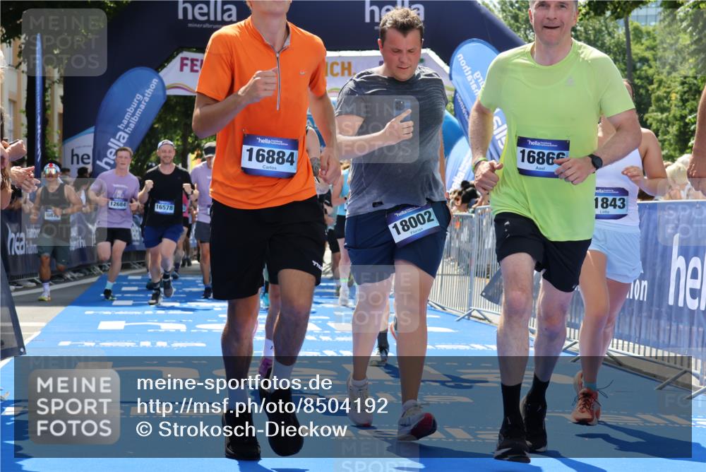 29.06.2025 - hella hamburg halbmarathon Strokosch-Dieckow http://msf.ph/oto/8504192 29.06.2025 11:36:45 Ziel 2132, 4449, 5560, 7696, 7764, 8249, 8356, 8985, 10210, 10707, 10872, 11843, 12684, 12892, 13103, 14179, 15032, 15820, 15885, 16032, 16304, 16578, 16866, 16884, 17305, 17307, 17609, 17749, 17793, 18002, 18091, 19230 meine-sportfotos.de