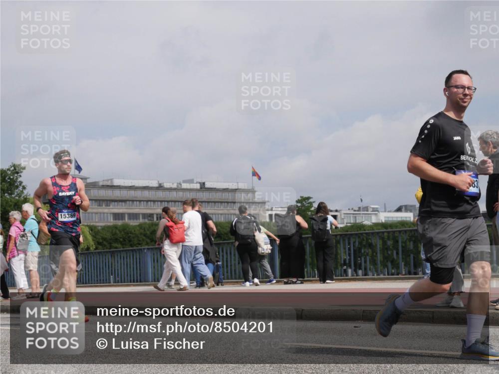 29.06.2025 - hella hamburg halbmarathon Luisa Fischer http://msf.ph/oto/8504201 29.06.2025 10:15:11 Kennedybrücke 15369, 83, 1249, 1850, 1851, 2963, 2964, 3182, 3248, 3262, 4453, 5166, 5176, 6822, 6871, 8206, 8207, 8971, 10685 meine-sportfotos.de