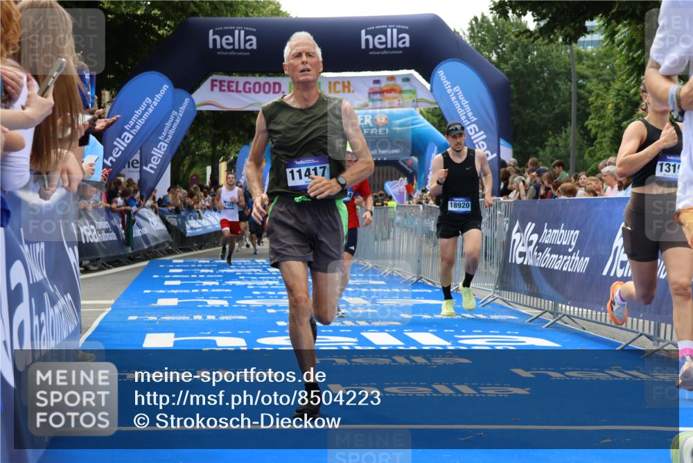 29.06.2025 - hella hamburg halbmarathon Strokosch-Dieckow http://msf.ph/oto/8504223 29.06.2025 10:42:03 Ziel 1441, 5682, 5690, 6593, 7363, 8694, 10216, 11417, 12098, 12292, 13196, 15846, 16677, 17363, 17864, 17926, 18772, 18920, 19046 meine-sportfotos.de