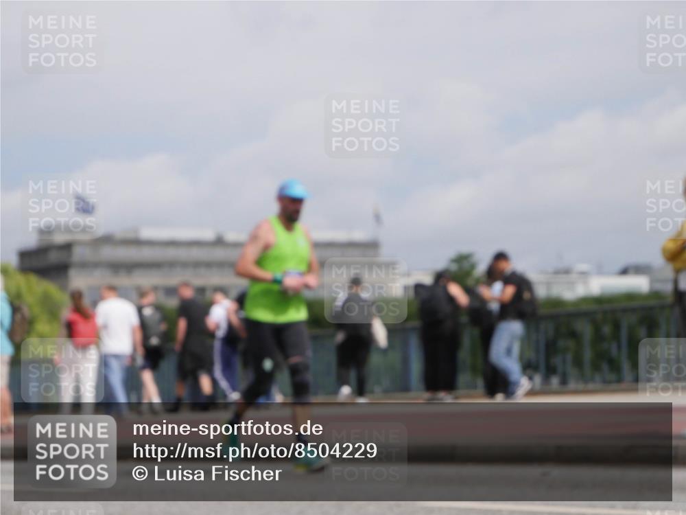 29.06.2025 - hella hamburg halbmarathon Luisa Fischer http://msf.ph/oto/8504229 29.06.2025 10:15:14 Kennedybrücke 1249, 1610, 1785, 1850, 1851, 2963, 2964, 3182, 3248, 3262, 4453, 5166, 5176, 6822, 6871, 8206, 8971, 9428, 10685 meine-sportfotos.de