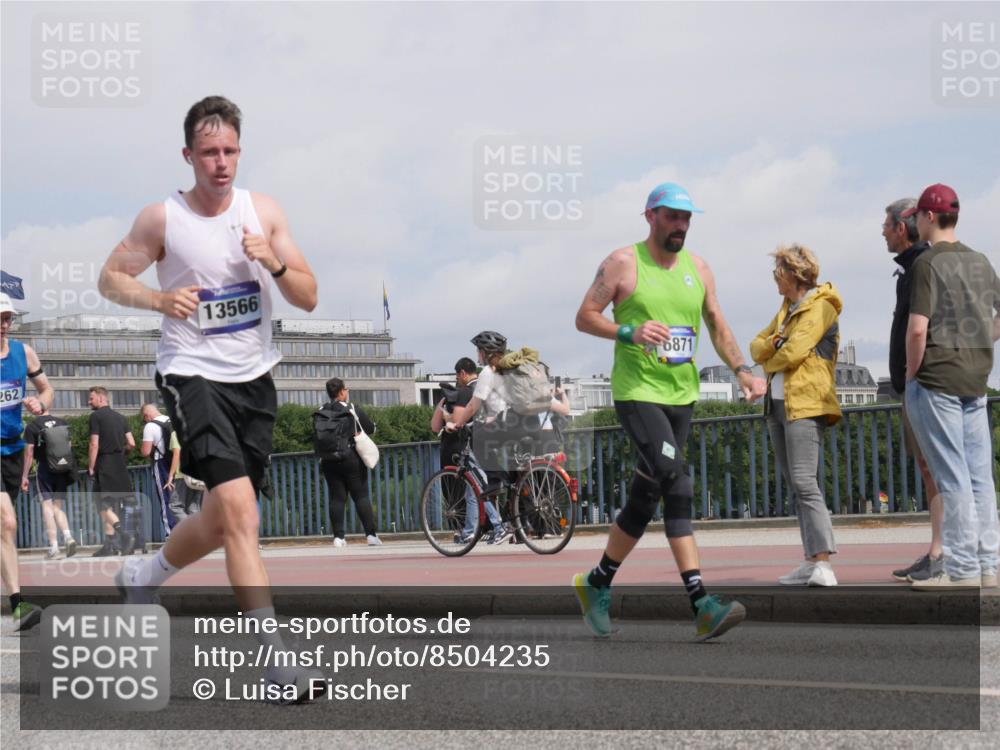29.06.2025 - hella hamburg halbmarathon Luisa Fischer http://msf.ph/oto/8504235 29.06.2025 10:15:15 Kennedybrücke 262, 13566, 6871, 1249, 1610, 1785, 1850, 1851, 2963, 2964, 3182, 3248, 3262, 4453, 5166, 5176, 6822, 6871, 8971, 9428, 10685 meine-sportfotos.de