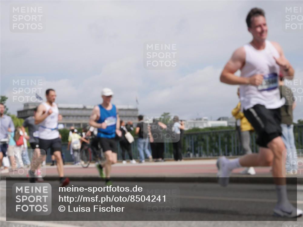 29.06.2025 - hella hamburg halbmarathon Luisa Fischer http://msf.ph/oto/8504241 29.06.2025 10:15:15 Kennedybrücke 1249, 1610, 1785, 1850, 1851, 2963, 2964, 3182, 3248, 3262, 4453, 5166, 5176, 6822, 6871, 8971, 9428, 10685 meine-sportfotos.de