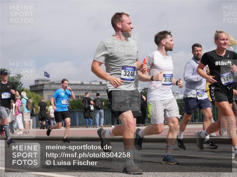 29.06.2025 - hella hamburg halbmarathon Luisa Fischer http://msf.ph/oto/8504258 29.06.2025 10:15:18 Kennedybrücke 185, 5166, 3248, 3182, 6822, 1249, 1249, 1610, 1785, 1850, 1851, 2963, 2964, 3182, 3248, 3262, 4453, 5166, 5176, 6822, 6871, 7907, 8971, 9428, 10685 meine-sportfotos.de