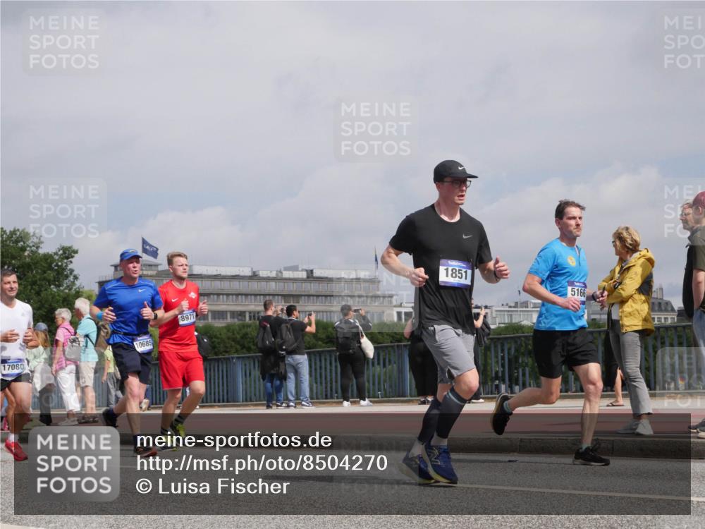 29.06.2025 - hella hamburg halbmarathon Luisa Fischer http://msf.ph/oto/8504270 29.06.2025 10:15:19 Kennedybrücke 17080, 10685, 8971, 1851, 5166, 1249, 1610, 1785, 1850, 1851, 2963, 2964, 3182, 3248, 3262, 4453, 5150, 5166, 5176, 6822, 7907, 8971, 9428, 10685 meine-sportfotos.de