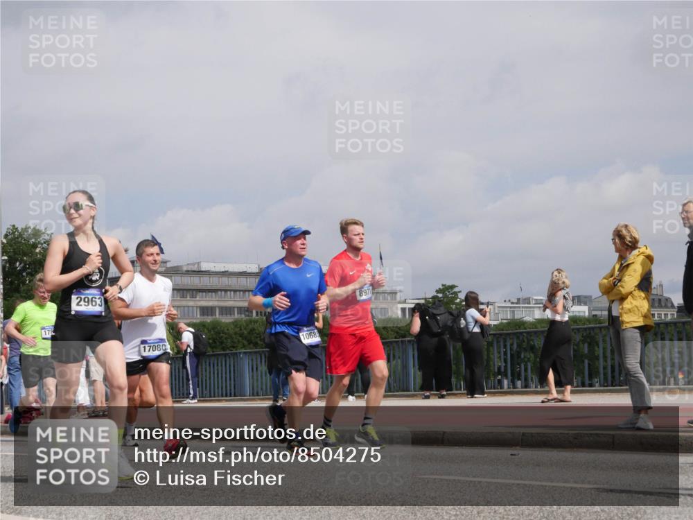 29.06.2025 - hella hamburg halbmarathon Luisa Fischer http://msf.ph/oto/8504275 29.06.2025 10:15:20 Kennedybrücke 178, 2963, 17080, 1068, 8971, 1249, 1610, 1785, 1850, 1851, 2963, 2964, 3182, 3248, 4453, 5150, 5166, 5176, 6822, 7907, 8971, 9428, 10402, 10685 meine-sportfotos.de