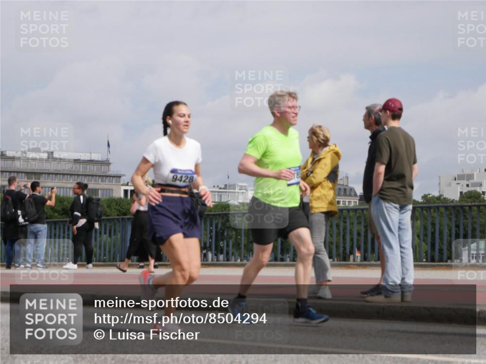 29.06.2025 - hella hamburg halbmarathon Luisa Fischer http://msf.ph/oto/8504294 29.06.2025 10:15:23 Kennedybrücke 9428, 1610, 1785, 2963, 2964, 3363, 5150, 7907, 8917, 8971, 9428, 10067, 10402, 10685 meine-sportfotos.de