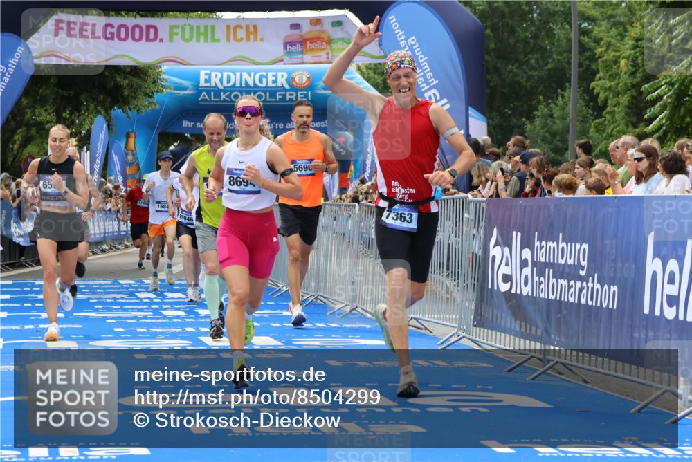 29.06.2025 - hella hamburg halbmarathon Strokosch-Dieckow http://msf.ph/oto/8504299 29.06.2025 10:41:57 Ziel 1169, 5690, 6593, 7092, 7363, 8694, 11417, 12292, 13196, 15521, 15846, 16507, 17864, 17926, 18920, 19046 meine-sportfotos.de