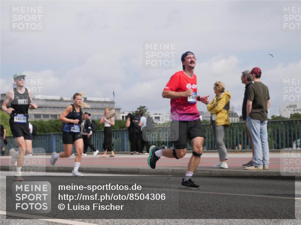 29.06.2025 - hella hamburg halbmarathon Luisa Fischer http://msf.ph/oto/8504306 29.06.2025 10:15:24 Kennedybrücke 18530, 16473, 486, 1610, 1785, 3363, 5150, 7907, 8917, 8971, 9428, 10067, 10402, 10685 meine-sportfotos.de