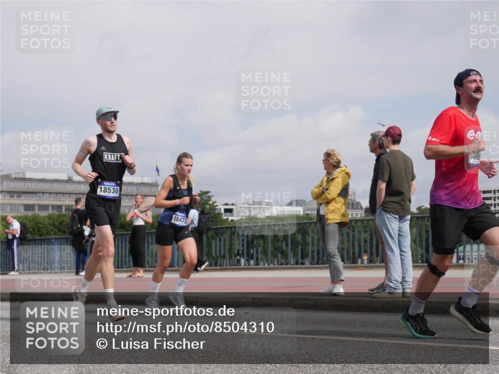 29.06.2025 - hella hamburg halbmarathon Luisa Fischer http://msf.ph/oto/8504310 29.06.2025 10:15:25 Kennedybrücke 18530, 16473, 1486, 1610, 1785, 3363, 5150, 7014, 7907, 8917, 9428, 10067, 10402 meine-sportfotos.de