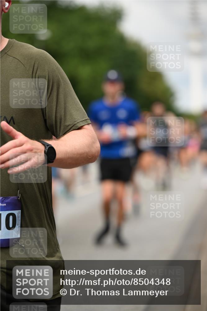 29.06.2025 - hella hamburg halbmarathon Dr. Thomas Lammeyer http://msf.ph/oto/8504348 29.06.2025 10:26:32 Kennedybrücke 1294, 1419, 1598, 1963, 2063, 2172, 2351, 2919, 3108, 3172, 3458, 3735, 3768, 3910, 3946, 3995, 4113, 4114, 4131, 4375, 4376, 4556, 4559, 4829, 5079, 6030, 6303, 6307, 6676, 6805, 6820, 6849, 6899, 6977, 7097, 7162, 7794, 8511, 8855, 8884, 8954, 9204, 9516, 9807, 10065, 10167, 10241, 10663, 10710, 10739, 10902, 10961, 11046 meine-sportfotos.de