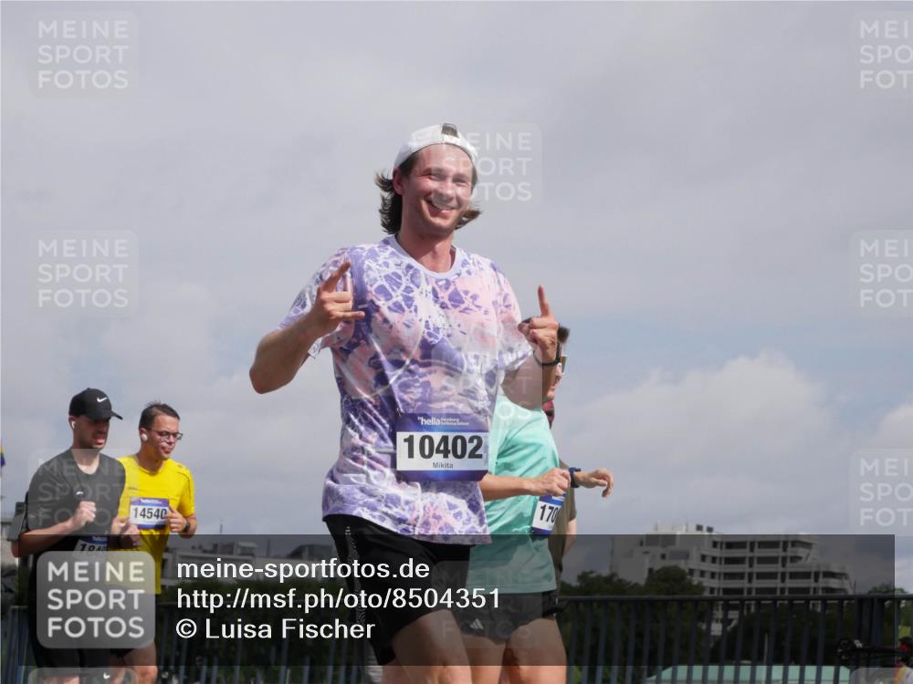 29.06.2025 - hella hamburg halbmarathon Luisa Fischer http://msf.ph/oto/8504351 29.06.2025 10:15:31 Kennedybrücke 1849, 14540, 10402, 170, 3363, 5150, 7014, 8917, 10067, 10402, 10409 meine-sportfotos.de