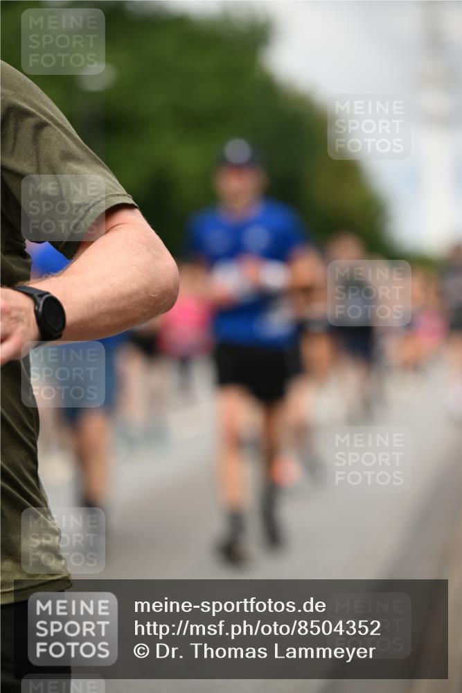 29.06.2025 - hella hamburg halbmarathon Dr. Thomas Lammeyer http://msf.ph/oto/8504352 29.06.2025 10:26:32 Kennedybrücke 1294, 1419, 1598, 1963, 2063, 2172, 2351, 2919, 3108, 3172, 3458, 3735, 3768, 3910, 3946, 3995, 4113, 4114, 4131, 4375, 4376, 4556, 4559, 4829, 5079, 6030, 6303, 6307, 6676, 6805, 6820, 6849, 6899, 6977, 7097, 7162, 7794, 8511, 8855, 8884, 8954, 9204, 9516, 9807, 10065, 10167, 10241, 10663, 10710, 10739, 10902, 10961, 11046 meine-sportfotos.de
