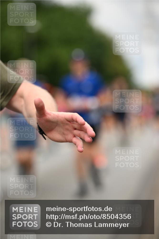 29.06.2025 - hella hamburg halbmarathon Dr. Thomas Lammeyer http://msf.ph/oto/8504356 29.06.2025 10:26:33 Kennedybrücke 1294, 1419, 1598, 1963, 2063, 2172, 2351, 2919, 3108, 3172, 3458, 3735, 3768, 3910, 3946, 3995, 4113, 4114, 4131, 4376, 4556, 4559, 4829, 5079, 6030, 6303, 6307, 6676, 6805, 6820, 6849, 6899, 6977, 7097, 7162, 7794, 8511, 8855, 8884, 8954, 9204, 9516, 9807, 10065, 10167, 10241, 10663, 10710, 10739, 10961, 11046 meine-sportfotos.de