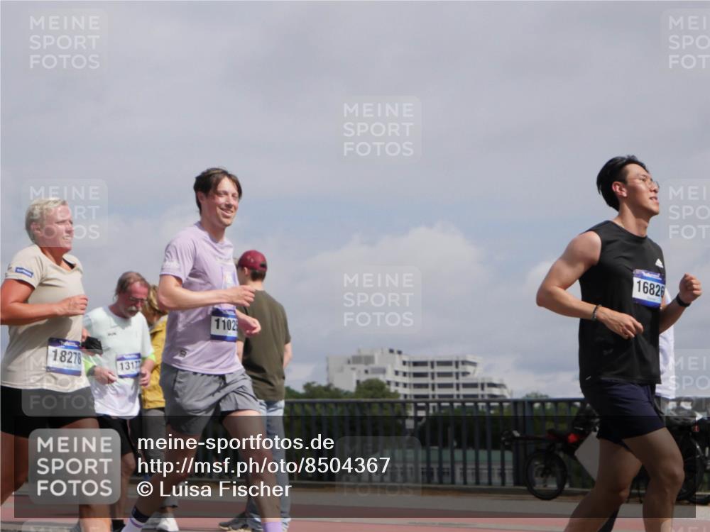 29.06.2025 - hella hamburg halbmarathon Luisa Fischer http://msf.ph/oto/8504367 29.06.2025 10:15:35 Kennedybrücke 18278, 1317, 1102, 16826, 2942, 3363, 4532, 7014, 8917, 9705, 10067, 10409 meine-sportfotos.de