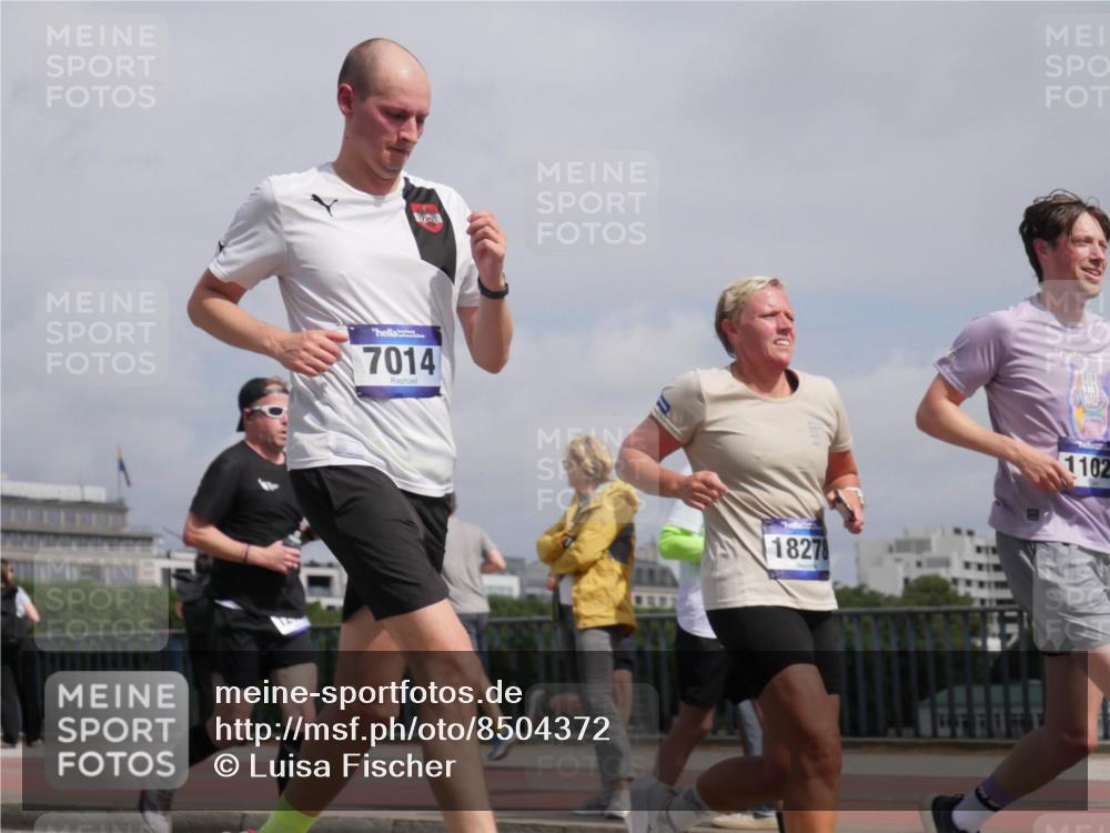 29.06.2025 - hella hamburg halbmarathon Luisa Fischer http://msf.ph/oto/8504372 29.06.2025 10:15:35 Kennedybrücke 7014, 18278, 1102, 2942, 3363, 4532, 7014, 8917, 9705, 10067, 10409 meine-sportfotos.de