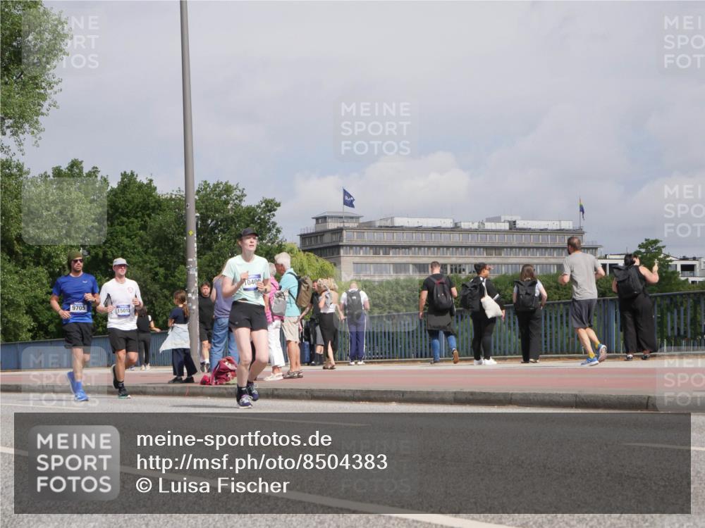 29.06.2025 - hella hamburg halbmarathon Luisa Fischer http://msf.ph/oto/8504383 29.06.2025 10:15:37 Kennedybrücke 9705, 15012, 1040, 2531, 2942, 4532, 7014, 8405, 9705, 10409 meine-sportfotos.de