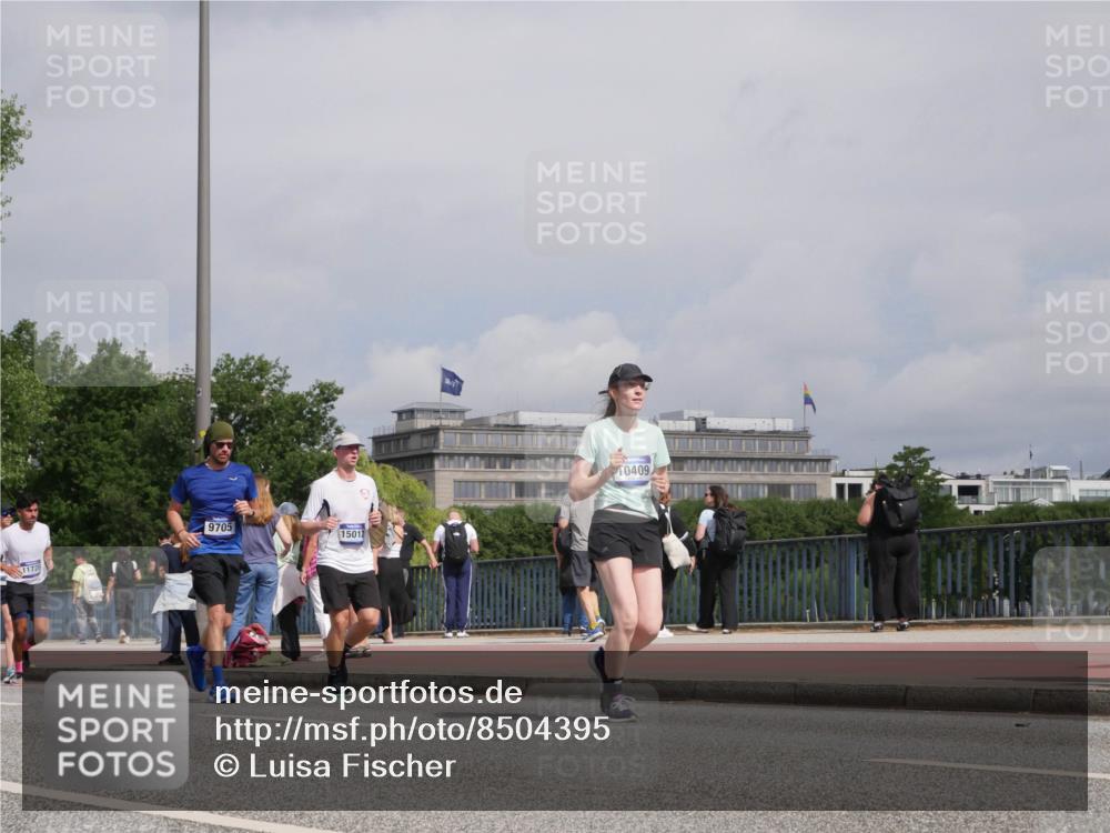 29.06.2025 - hella hamburg halbmarathon Luisa Fischer http://msf.ph/oto/8504395 29.06.2025 10:15:38 Kennedybrücke 9705, 11720, 15012, 0409, 2531, 2942, 4532, 7014, 8398, 8405, 9705, 10409 meine-sportfotos.de