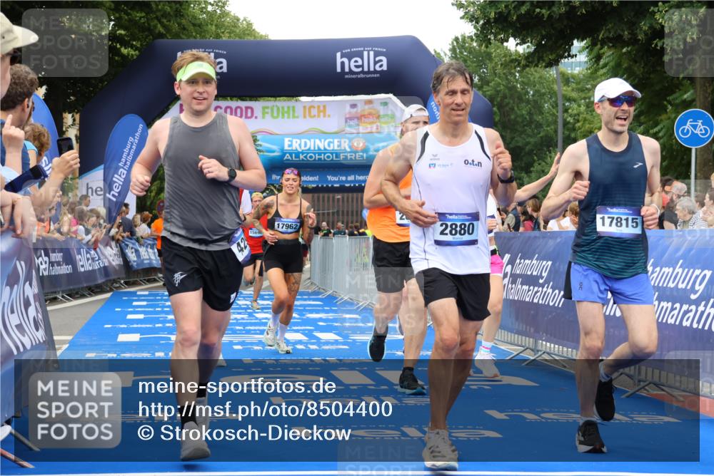 29.06.2025 - hella hamburg halbmarathon Strokosch-Dieckow http://msf.ph/oto/8504400 29.06.2025 10:51:51 Ziel 2396, 2818, 2823, 2880, 4033, 4297, 5102, 6390, 7224, 7409, 7724, 8710, 8819, 8856, 9793, 9959, 10057, 12224, 13799, 15427, 15690, 15727, 16907, 17682, 17815, 17962, 18869, 19053, 19137 meine-sportfotos.de