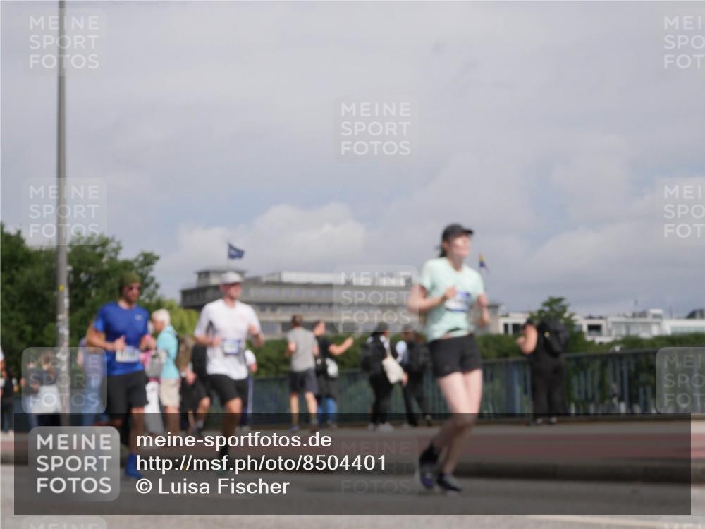 29.06.2025 - hella hamburg halbmarathon Luisa Fischer http://msf.ph/oto/8504401 29.06.2025 10:15:39 Kennedybrücke 2531, 2942, 3360, 4532, 8398, 8405, 9705, 10409 meine-sportfotos.de