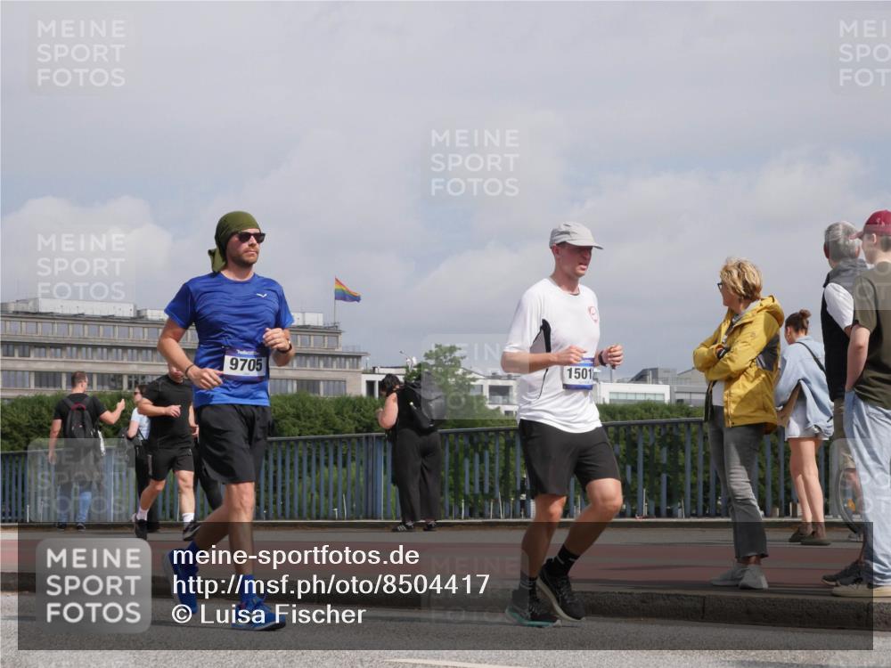 29.06.2025 - hella hamburg halbmarathon Luisa Fischer http://msf.ph/oto/8504417 29.06.2025 10:15:41 Kennedybrücke 9705, 1501, 2531, 2942, 3360, 4532, 8398, 8405, 9705, 10409 meine-sportfotos.de