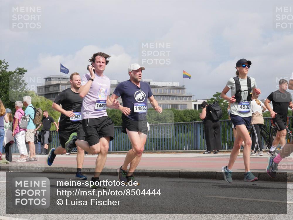 29.06.2025 - hella hamburg halbmarathon Luisa Fischer http://msf.ph/oto/8504444 29.06.2025 10:15:43 Kennedybrücke 2942, 14404, 14863, 4532, 1020, 1051, 2531, 2942, 3360, 4532, 6489, 8398, 8405, 9705, 10409 meine-sportfotos.de