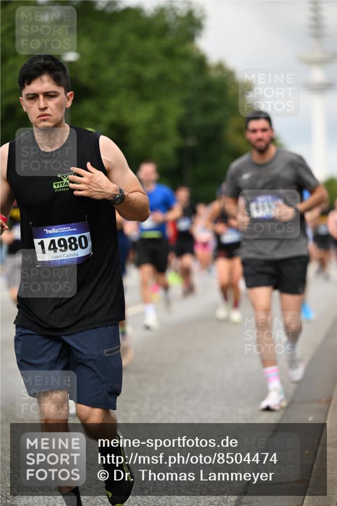 29.06.2025 - hella hamburg halbmarathon Dr. Thomas Lammeyer http://msf.ph/oto/8504474 29.06.2025 10:26:37 Kennedybrücke 1294, 1419, 1598, 1963, 2063, 2172, 2351, 2919, 3108, 3172, 3458, 3735, 3768, 3910, 3946, 3995, 4113, 4114, 4131, 4366, 4556, 4559, 4829, 4970, 5079, 6030, 6049, 6303, 6307, 6805, 6820, 6826, 6849, 6899, 6977, 7097, 7162, 7794, 7925, 8511, 8855, 8884, 8931, 9204, 9516, 9807, 10065, 10210, 10241, 10663, 10710, 10739, 10917, 10961, 11046 meine-sportfotos.de