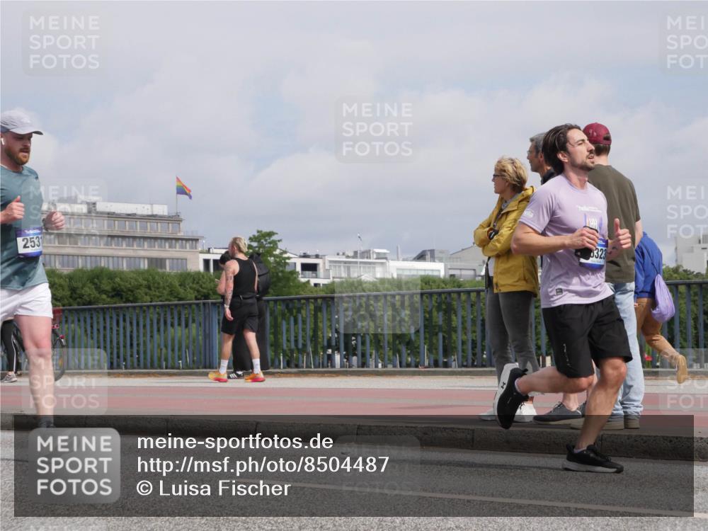 29.06.2025 - hella hamburg halbmarathon Luisa Fischer http://msf.ph/oto/8504487 29.06.2025 10:15:47 Kennedybrücke 2531, 0323, 1020, 1051, 2531, 2942, 3360, 4187, 6489, 7873, 8398, 8405 meine-sportfotos.de