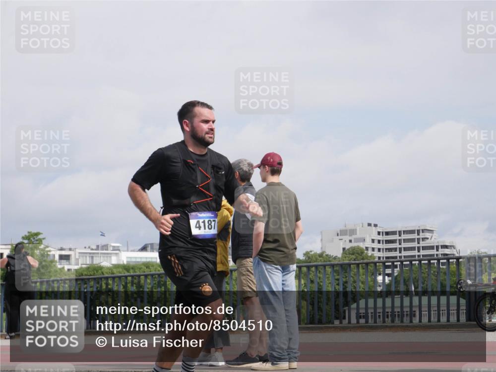 29.06.2025 - hella hamburg halbmarathon Luisa Fischer http://msf.ph/oto/8504510 29.06.2025 10:15:57 Kennedybrücke 4187, 1328, 4187, 5597, 5598, 7873, 8115, 9527, 10581 meine-sportfotos.de