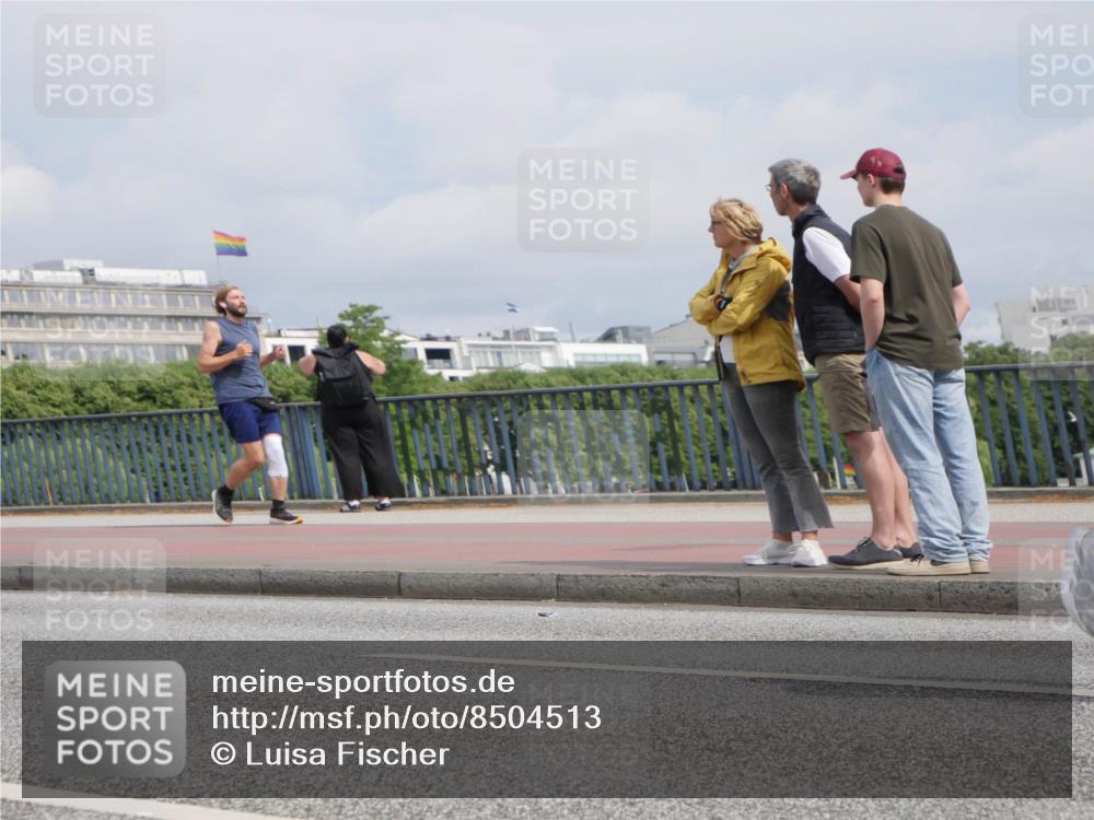 29.06.2025 - hella hamburg halbmarathon Luisa Fischer http://msf.ph/oto/8504513 29.06.2025 10:15:58 Kennedybrücke 1328, 4187, 4554, 5597, 5598, 8115, 9527, 10581 meine-sportfotos.de
